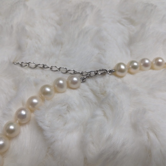 Vintage Elegant Choker Style Pearl Necklace - Picture 2 of 5